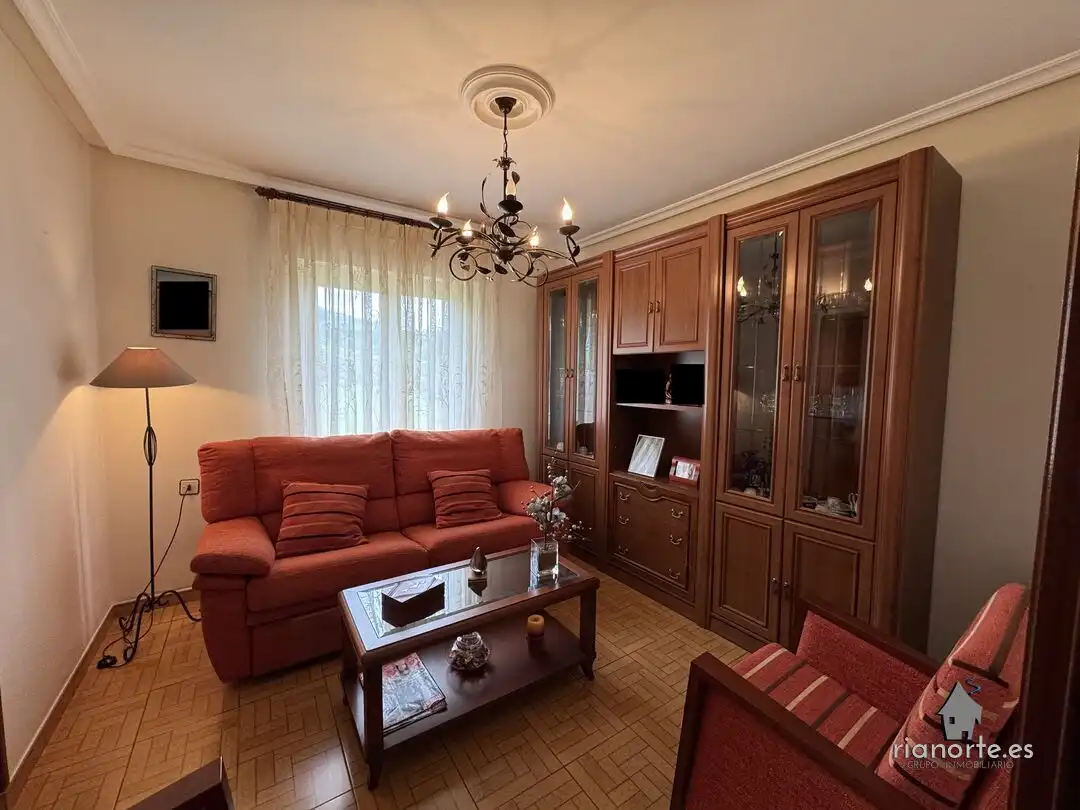 Sala de estar de Casa o chalet en venta en Oviedo  con Calefacción y Jardín privado