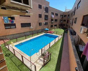 Piscina de Apartament en venda en Las Ventas de Retamosa amb Aire condicionat