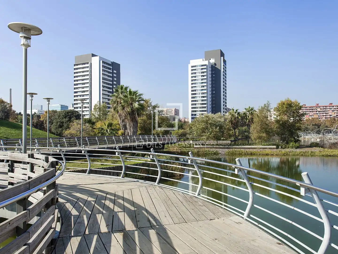 Außenansicht von Dachboden zum Verkauf in Barcelona mit Klimaanlage, Heizung und Privatgarten