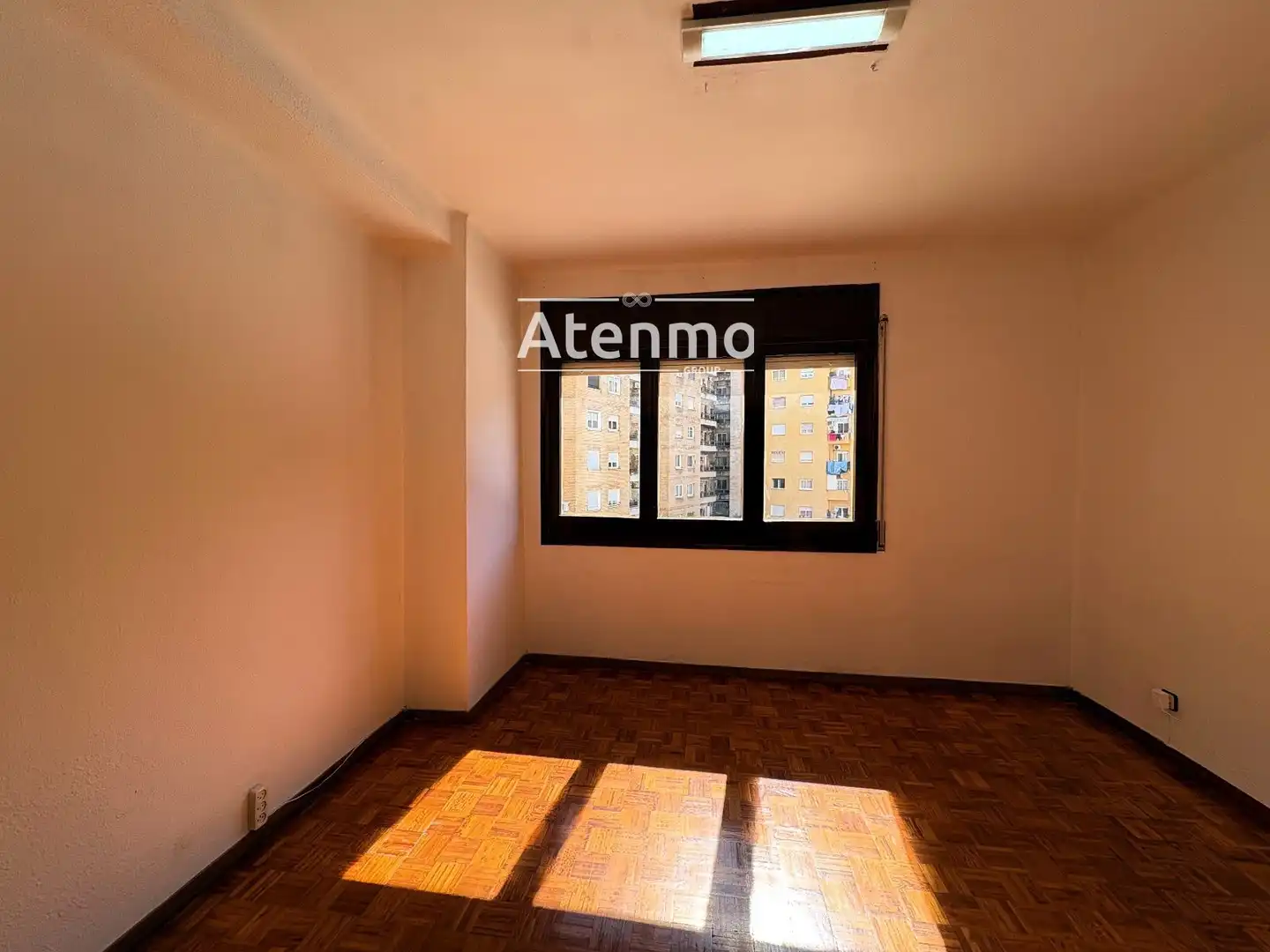 Schlafzimmer von Wohnung zum Verkauf in Barcelona mit Terrasse und Balkon