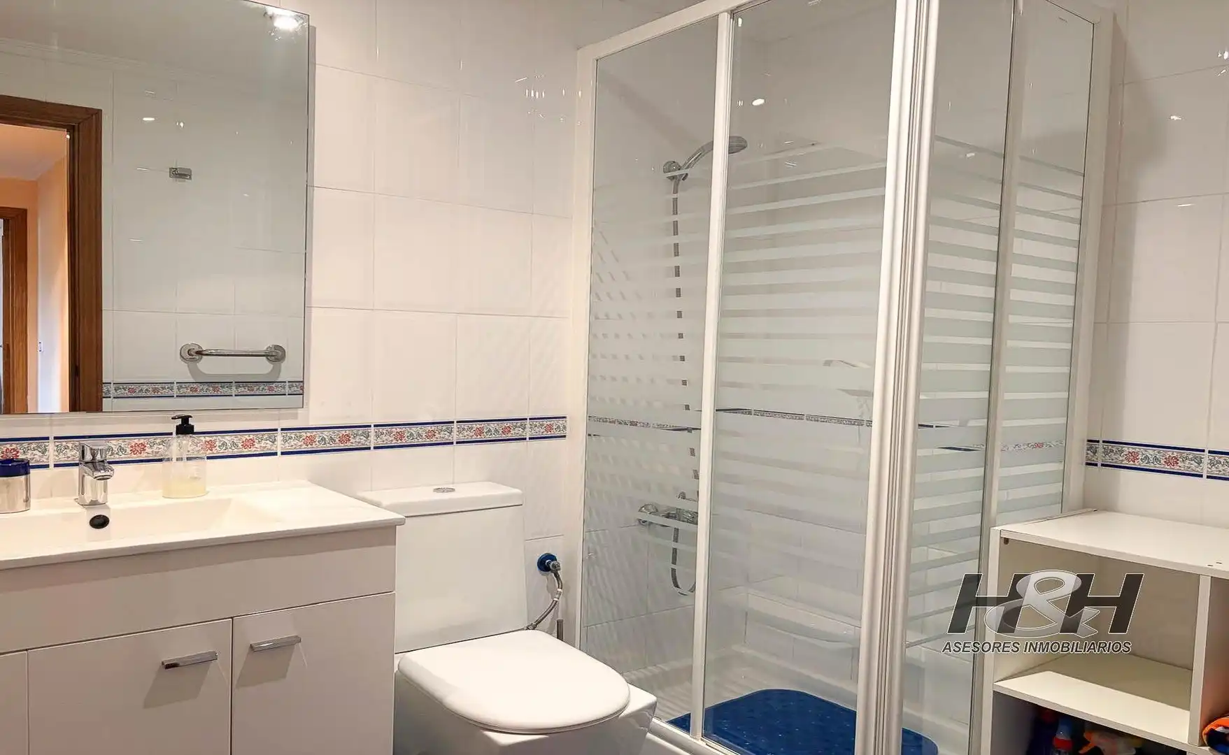 Baño de Piso de alquiler en Burjassot con Aire acondicionado, Amueblado y Balcón