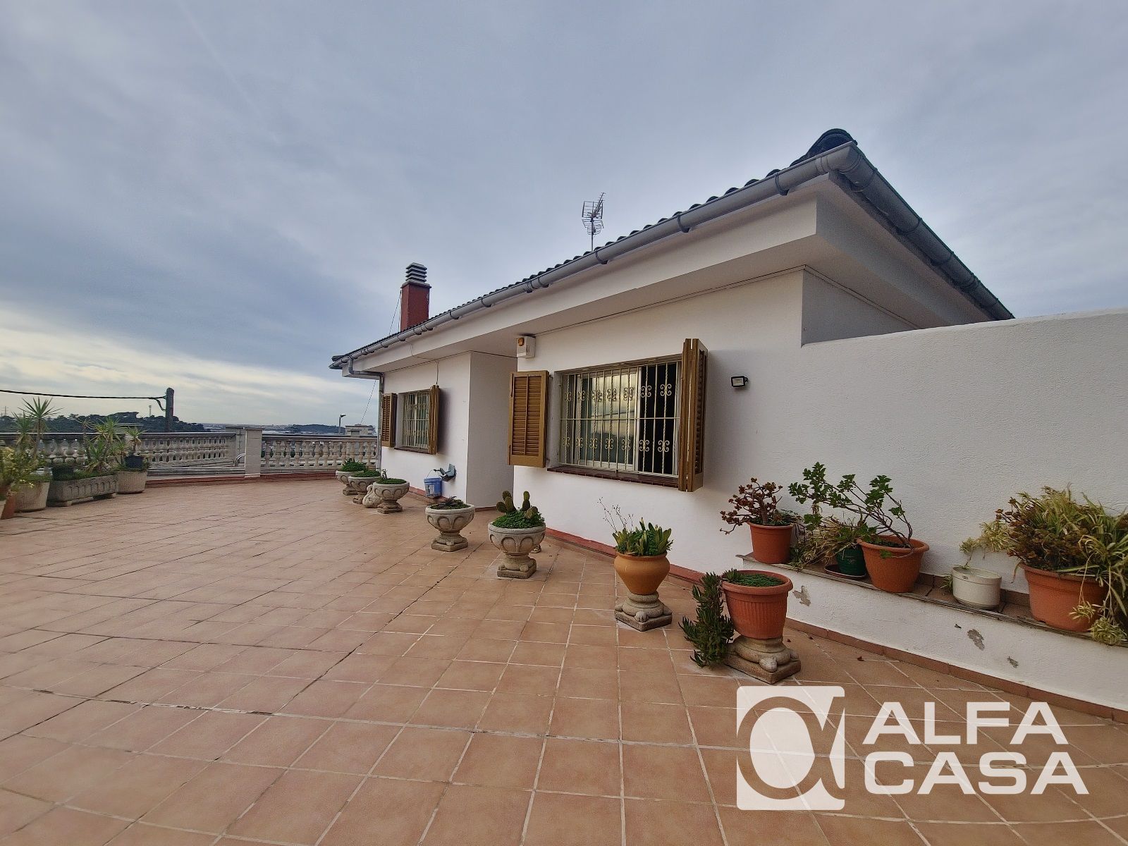 Exterior view of Single-family semi-detached for sale in Blanes  with Terrace, Swimming Pool and Oven
