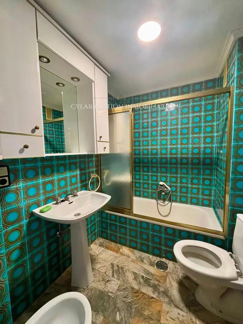 Baño de Piso en venta en Salamanca con Calefacción, Terraza y Piscina