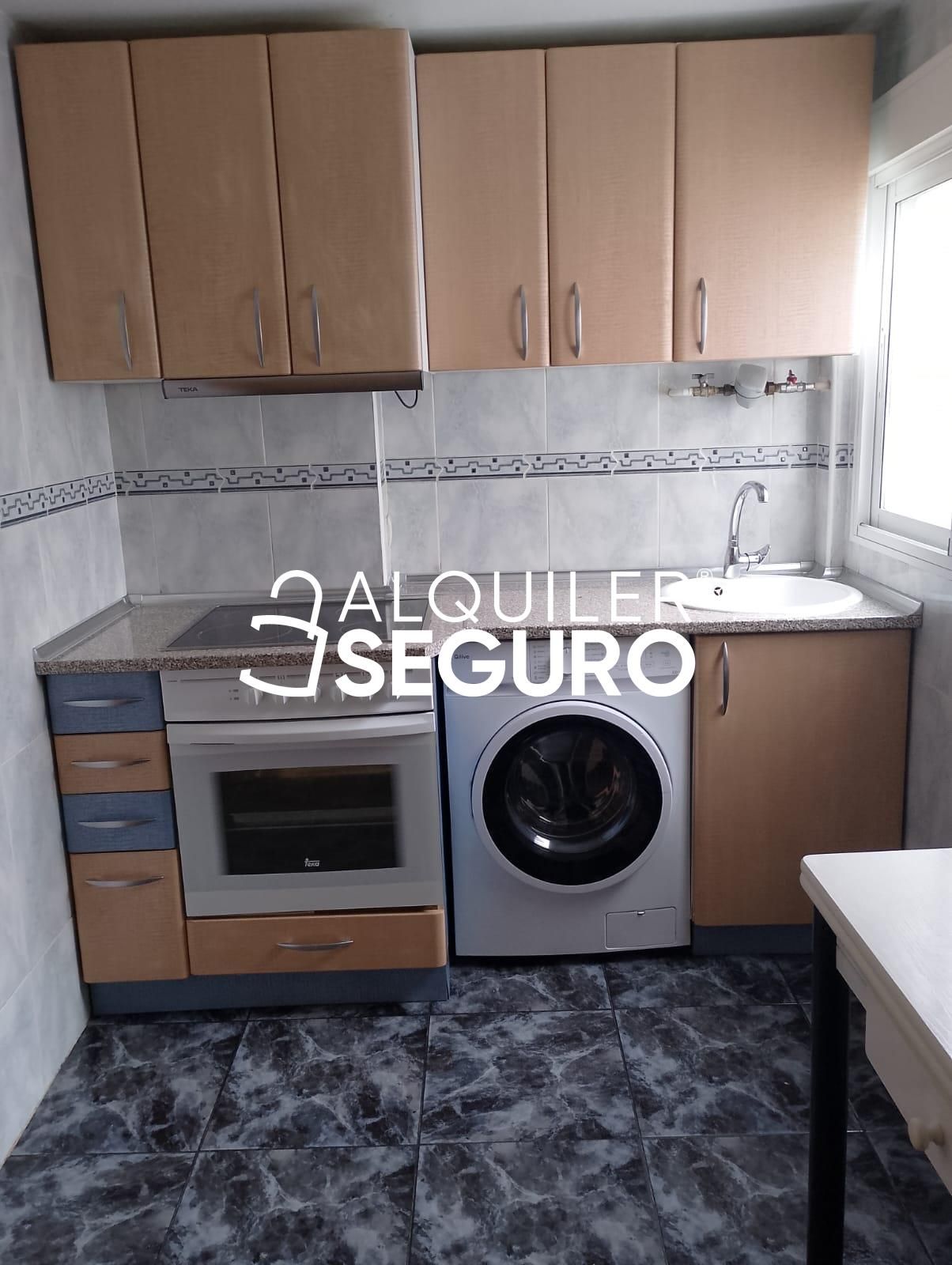 Cuina de Pis de lloguer en  Zaragoza Capital amb Calefacció