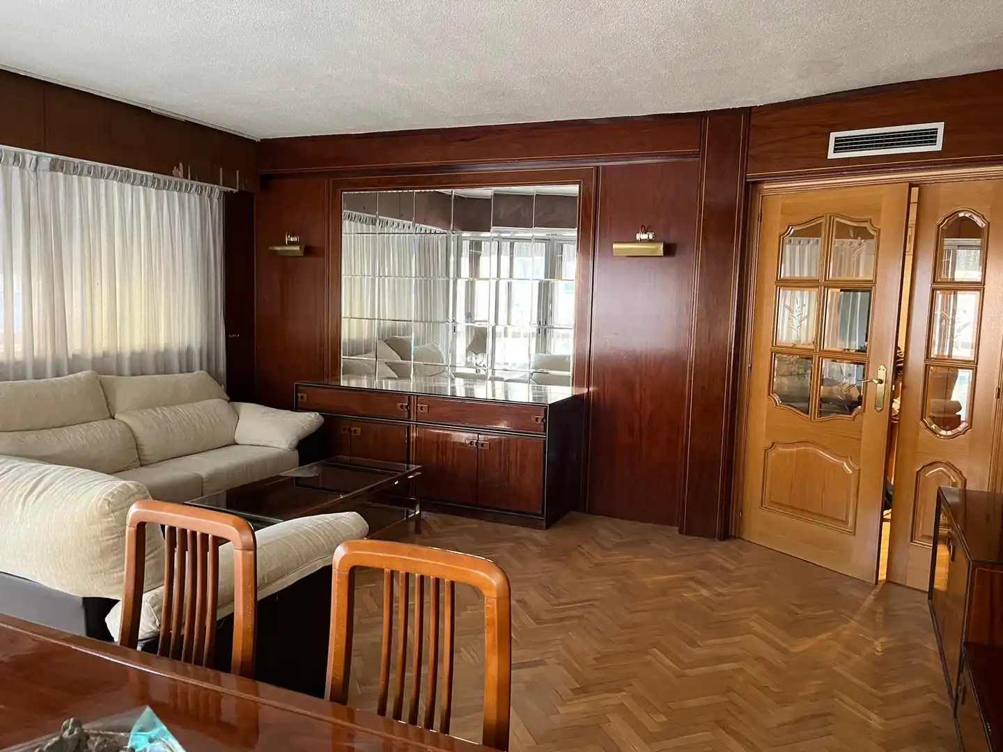 Living room of Flat for rent in Madrid  with Air Conditioner, Heating and Parquet flooring