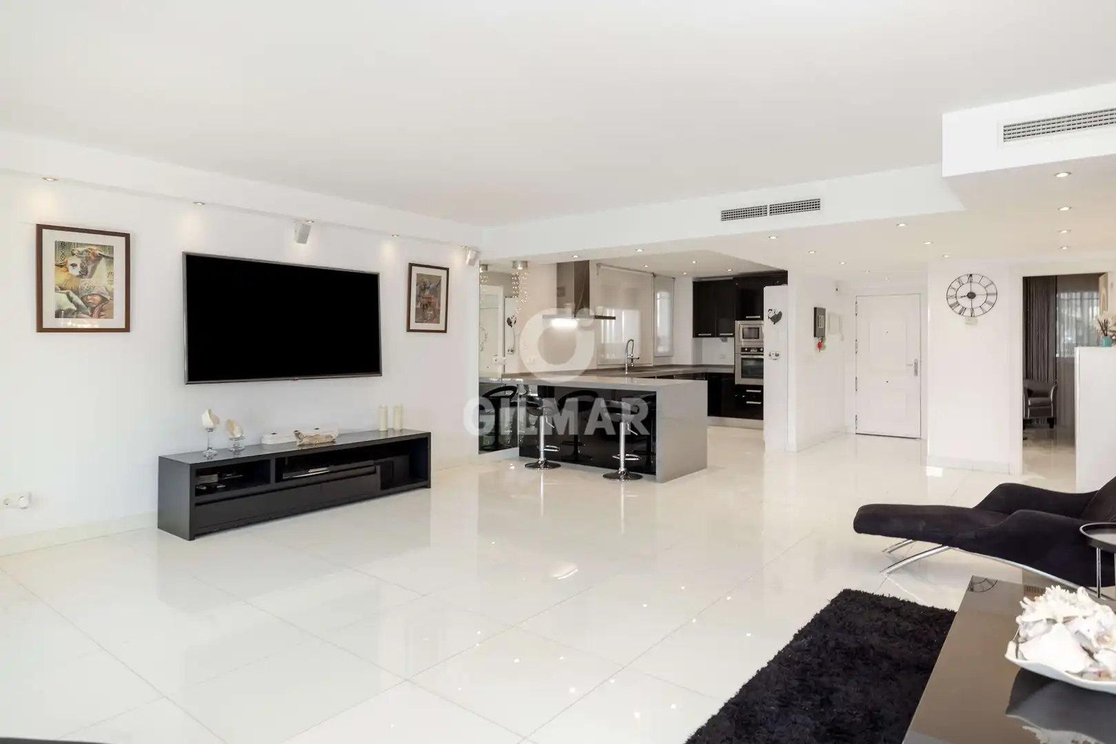 Sala d'estar de Apartament en venda en Marbella amb Calefacció, Jardí privat i Traster