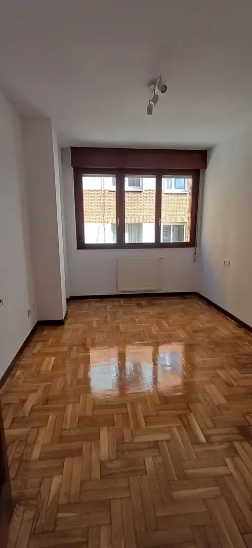 Habitación de Piso de alquiler en Gijón  con Calefacción, Trastero y Piscina