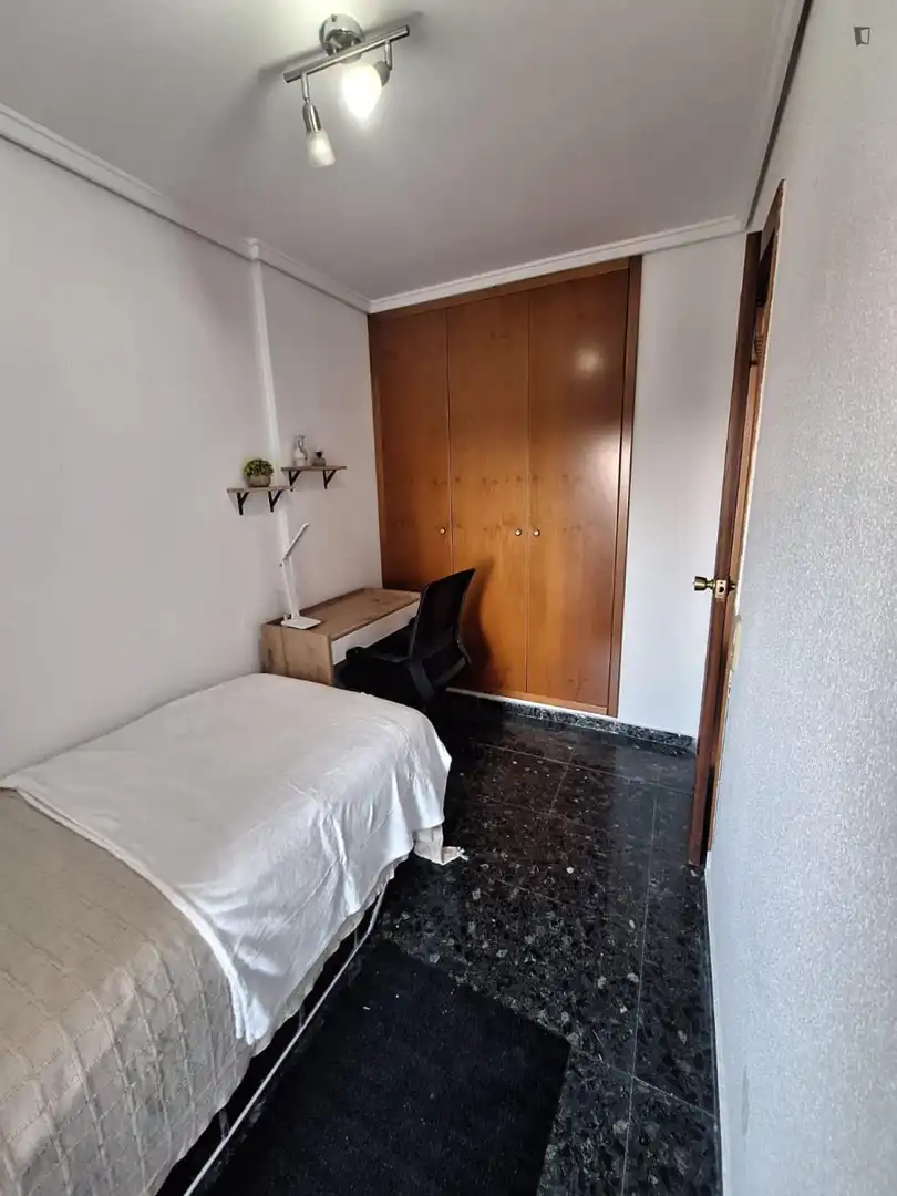 Habitación de Apartamento de alquiler en Moncada con Amueblado, Horno y Lavadora