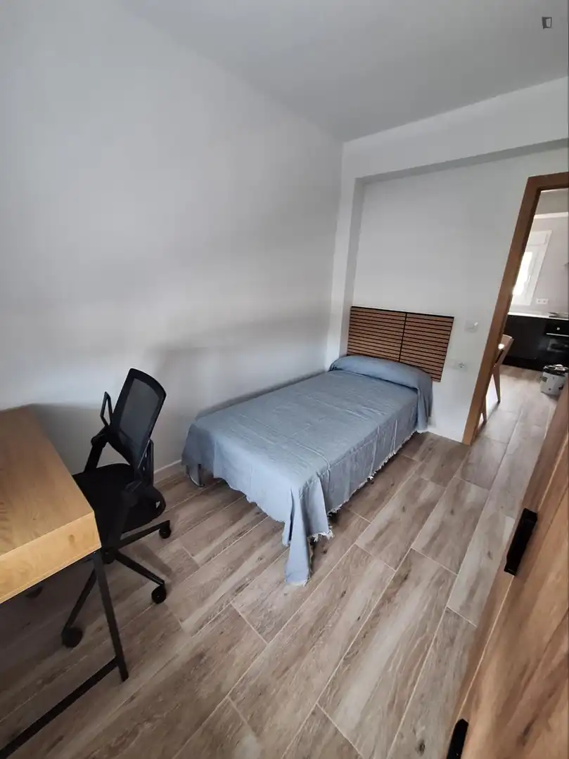 Habitación de Apartamento de alquiler en Valencia con Aire acondicionado, Calefacción y Amueblado