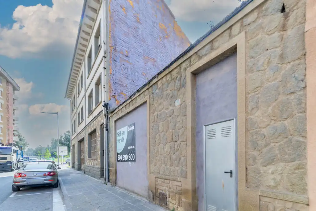 Exterior view of Office for sale in Manlleu