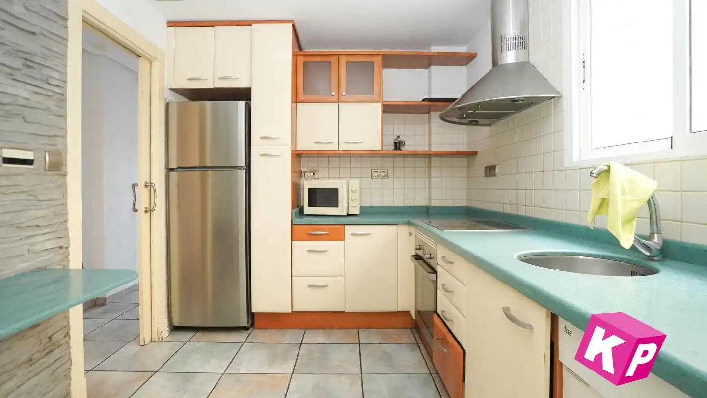 Küche von Wohnung zum Verkauf in Santa Pola mit Klimaanlage, Heizung und Terrasse