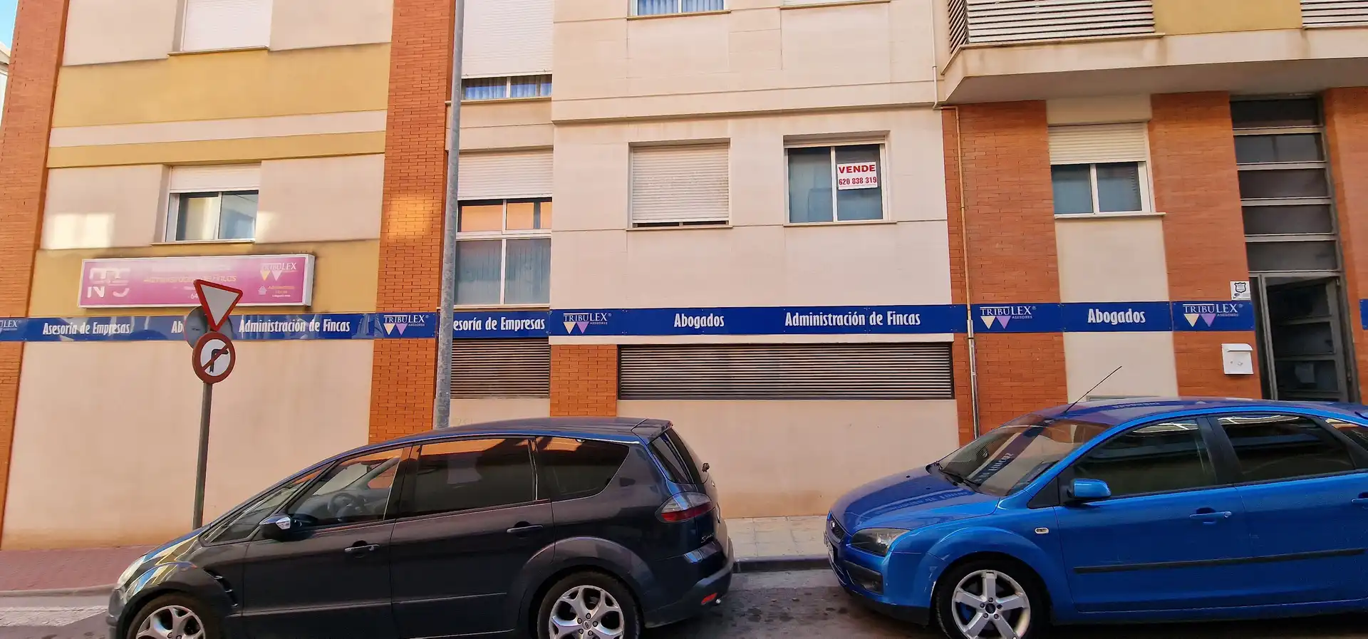 Vista exterior de Local en venta en Totana con Aire acondicionado, Amueblado y Internet