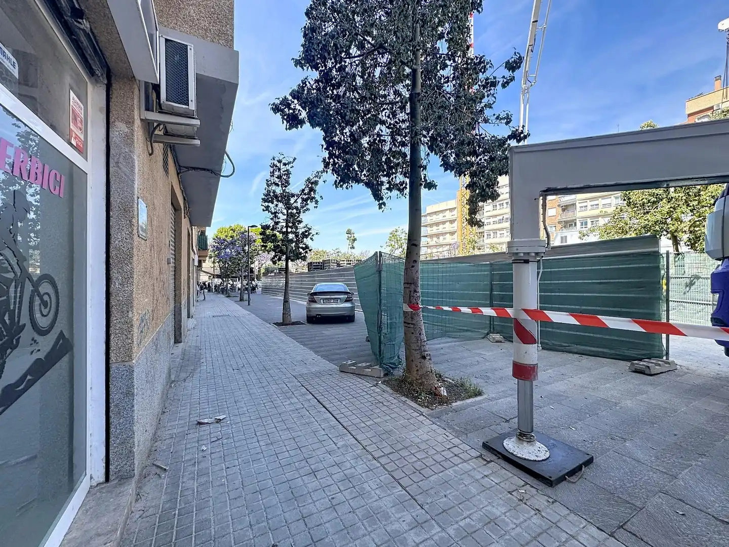 Exterior view of Commercial properties for rent in Paterna