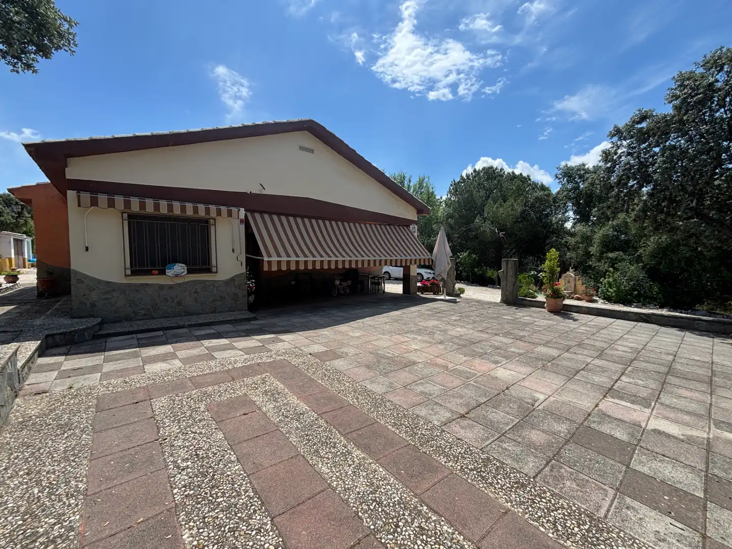 Vista exterior de Finca rústica en venda en Andújar amb Aire condicionat, Jardí privat i Piscina