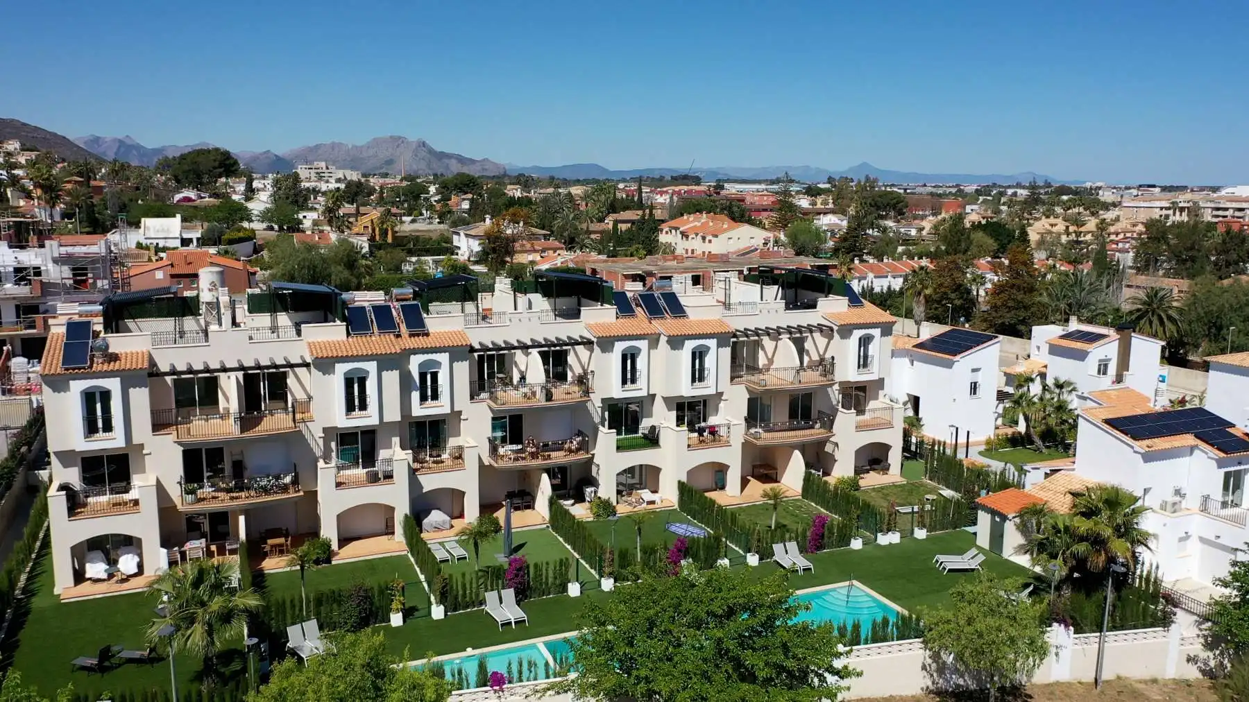 Vista exterior de Ático en venta en Dénia con Aire acondicionado y Piscina comunitaria