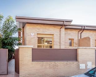 Vista exterior de Casa o xalet en venda en Villanueva de la Cañada amb Calefacció