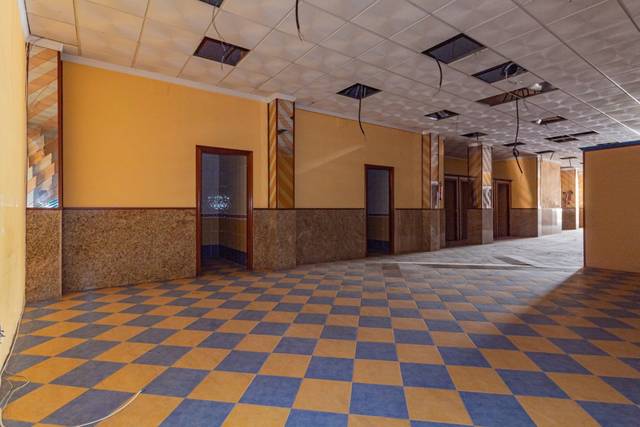 Local comercial en Venta en Calle de Jacinto Benavente, 4 en Ensanche - Parque del Oeste