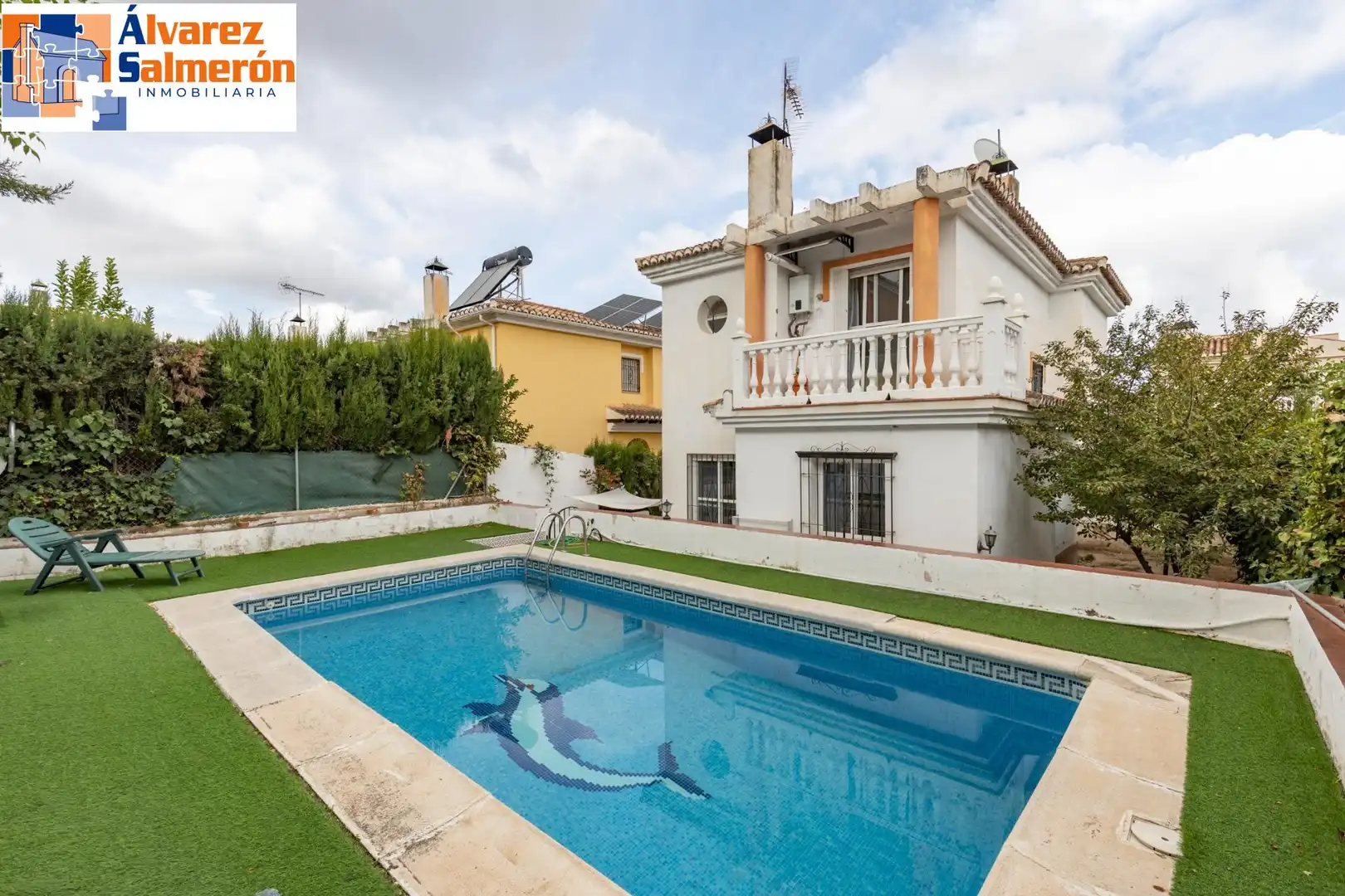 Exterior view of Houses for sale in Altos de la Zubia