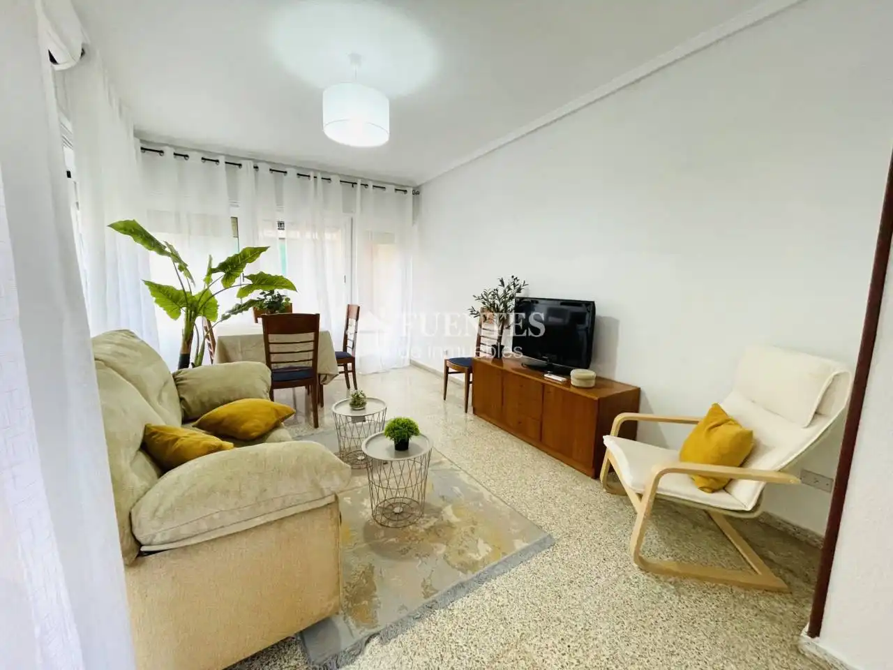 Sala d'estar de Pis en venda en Alicante / Alacant amb Aire condicionat, Terrassa i Moblat