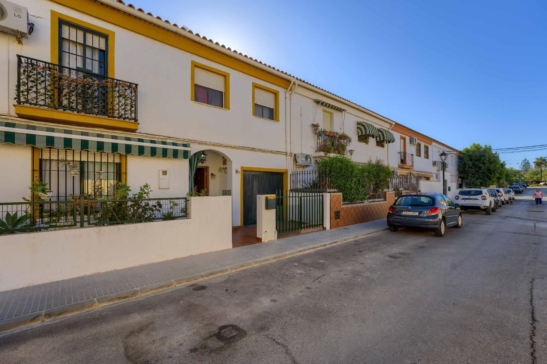Exterior view of Single-family semi-detached for sale in Villanueva del Ariscal  with Private garden