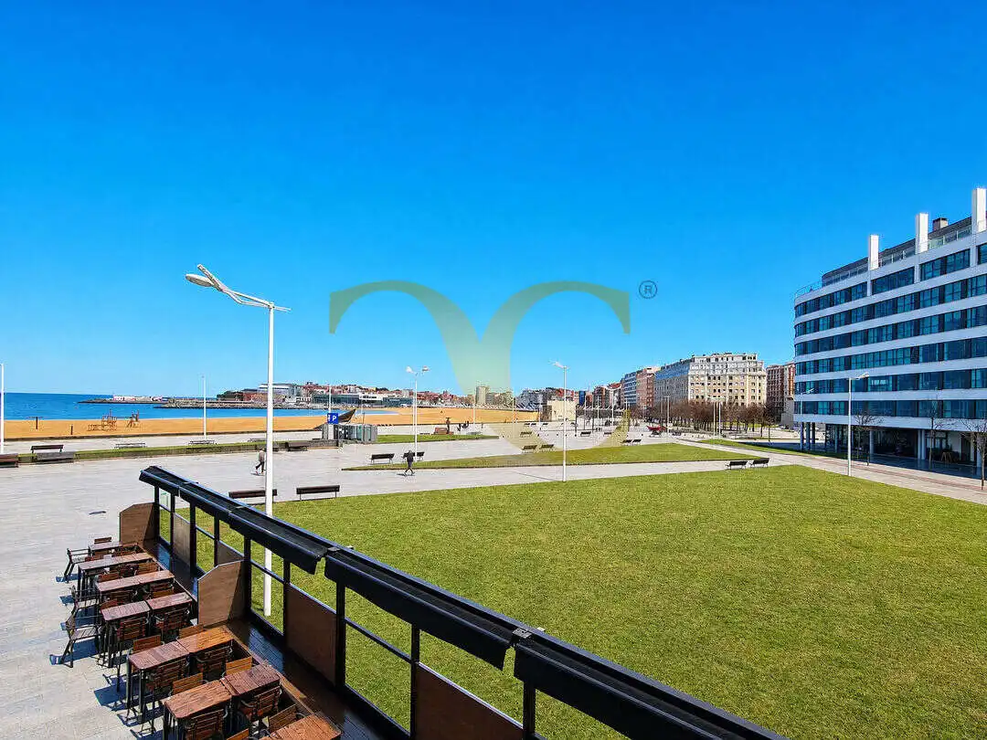 Terrassa de Pis en venda en Gijón  amb Calefacció, Jardí privat i Terrassa