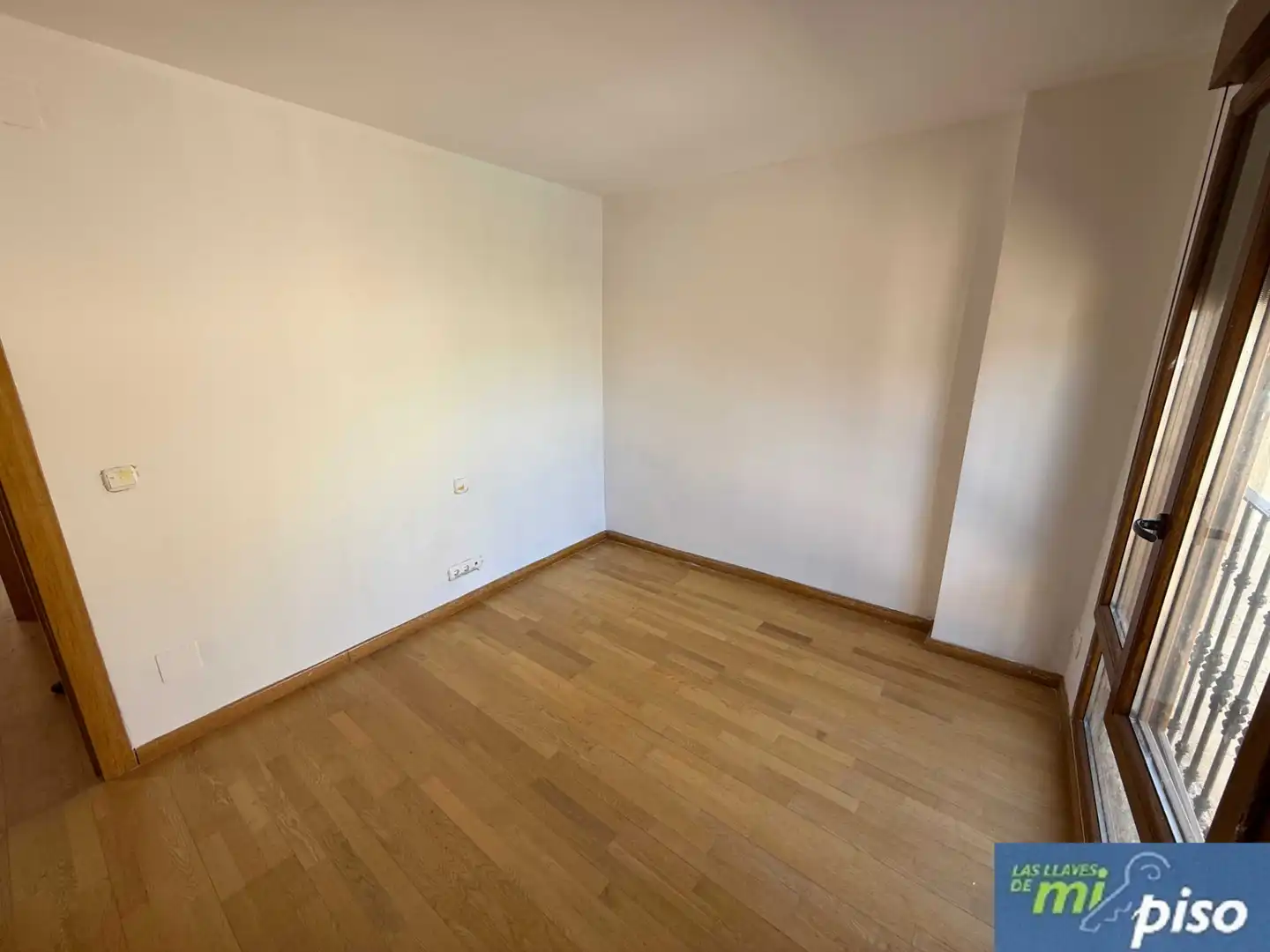 Dormitori de Casa adosada en venda en Corcos amb Calefacció, Jardí privat i Parquet