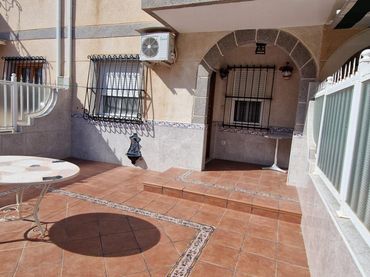 Adossat amb balcó en venda a Santa Pola ciudad