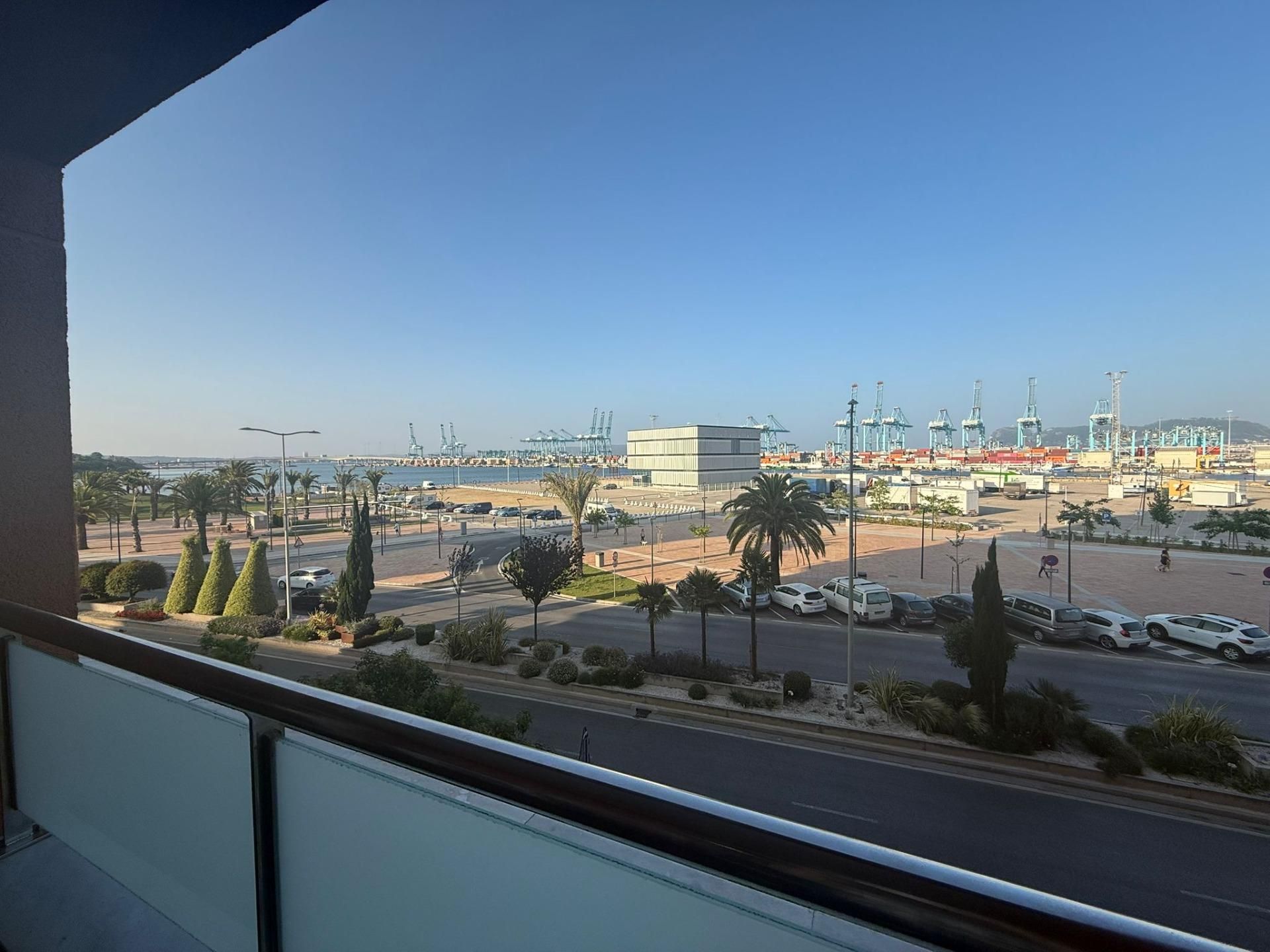 Exterior view of Flat for sale in Algeciras  with Terrace and Balcony