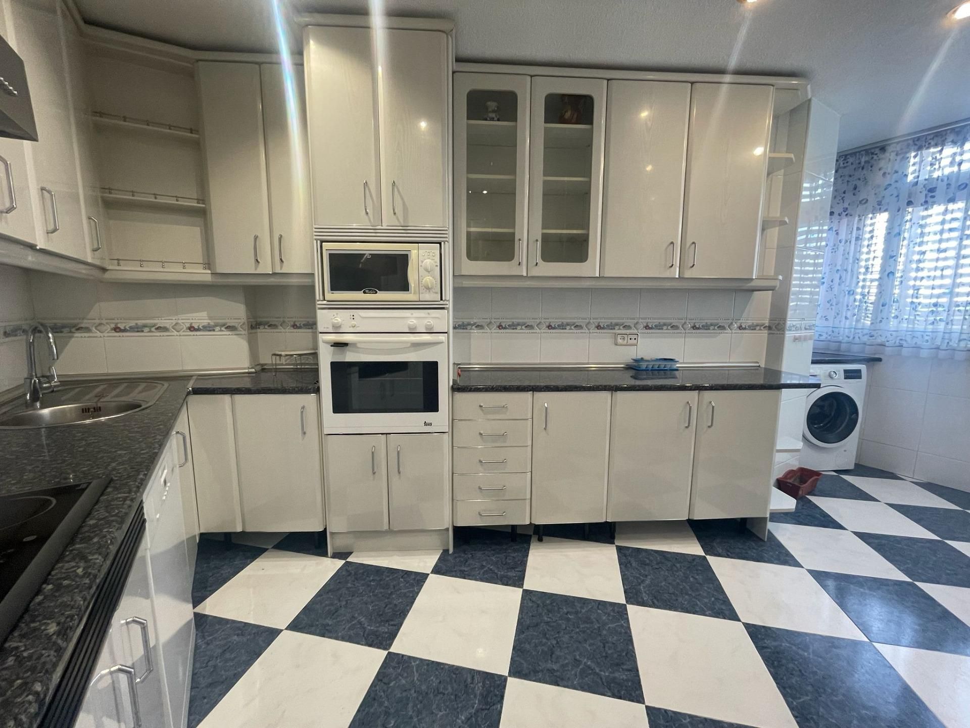 Cuina de Pis de lloguer en Leganés amb Aire condicionat