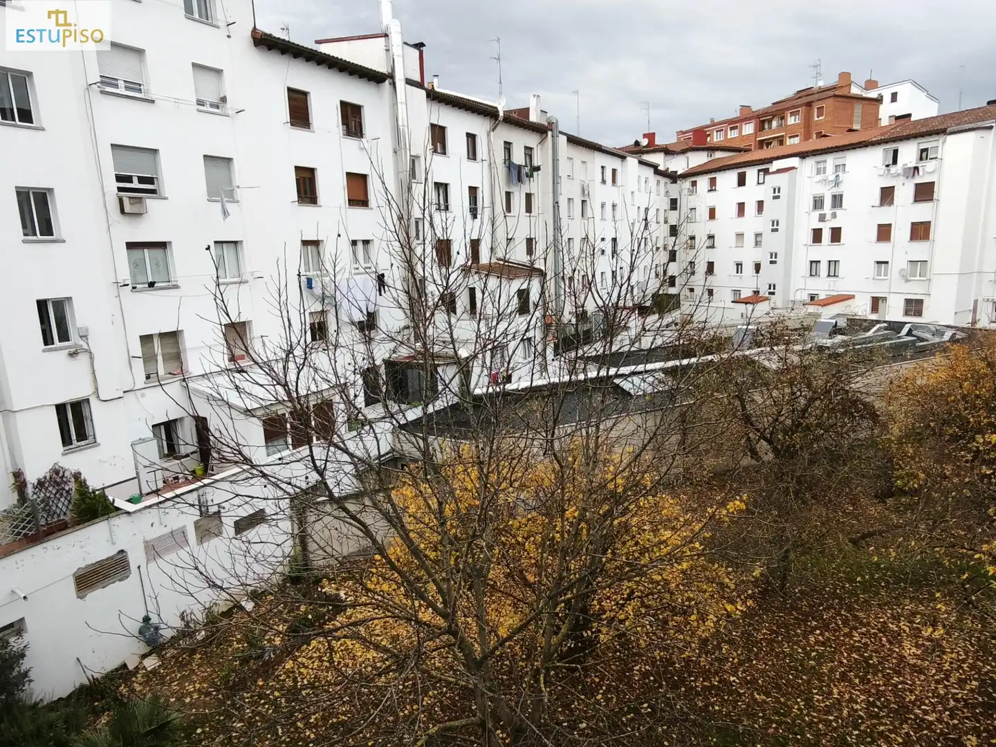 Vista exterior de Pis en venda en Vitoria - Gasteiz amb Calefacció, Parquet i Terrassa