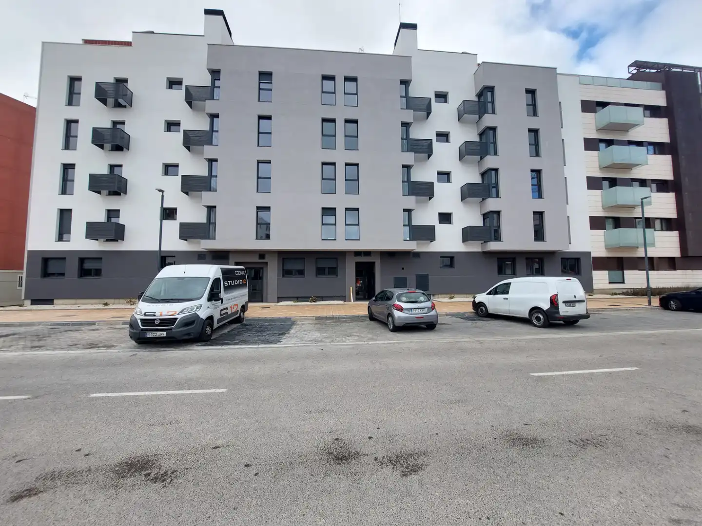 Vista exterior de Piso en venta en Burgos Capital con Calefacción, Parquet y Terraza