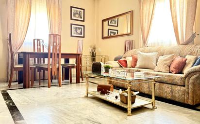 Sala d'estar de Casa adosada en venda en  Córdoba Capital amb Aire condicionat, Calefacció i Parquet