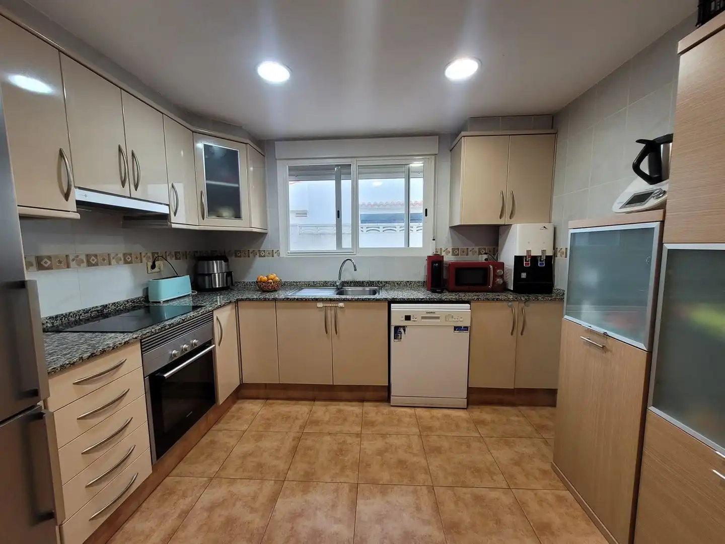 Cuina de Casa o xalet en venda en Benicasim / Benicàssim amb Aire condicionat, Jardí privat i Terrassa