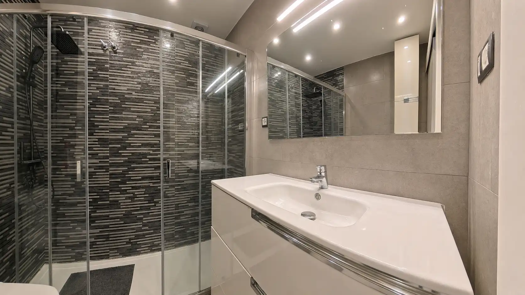 Bathroom of Detached homes for sale in Cubelles  with Air Conditioner, Heating and Private garden