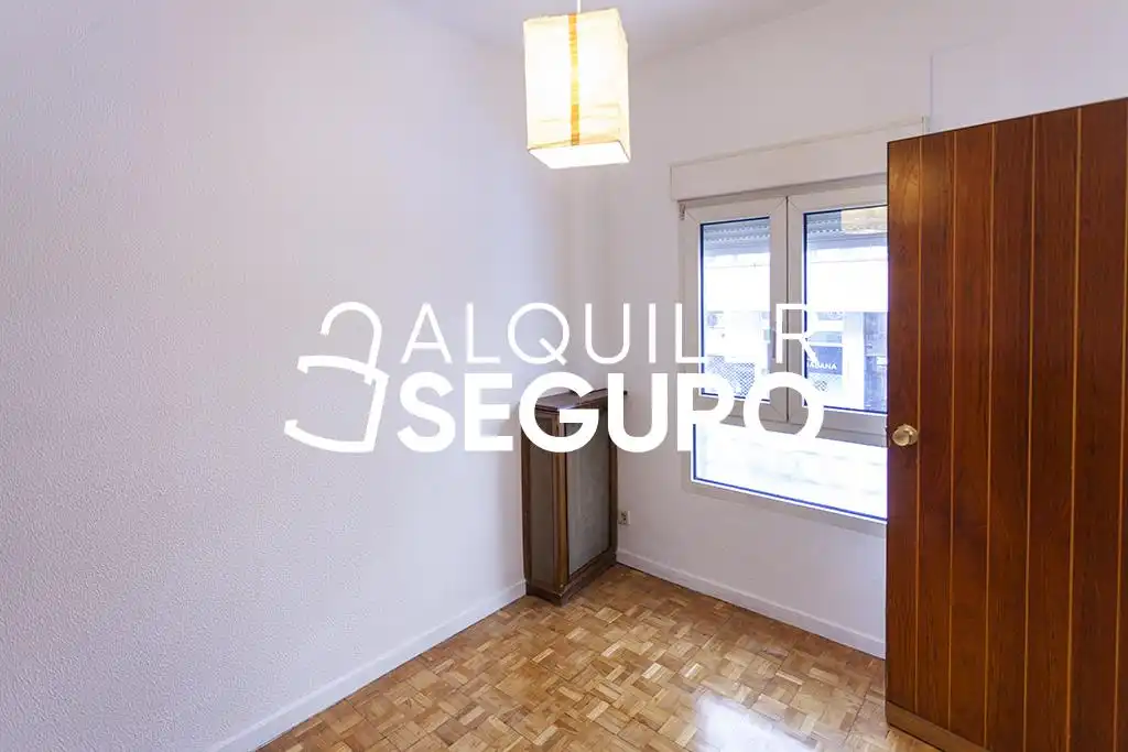 Schlafzimmer von Wohnung zur Miete in Madrid mit Heizung und Möbliert