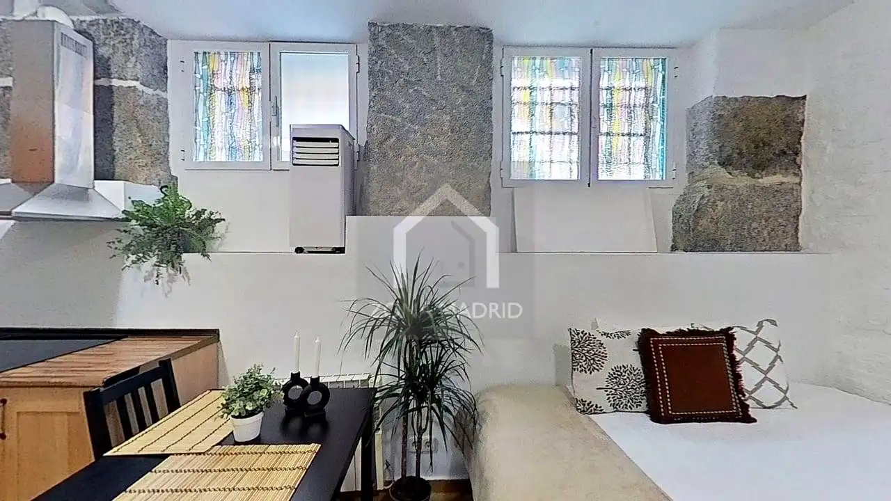 Wohnzimmer von Erdgeschoss zum Verkauf in Madrid mit Möbliert