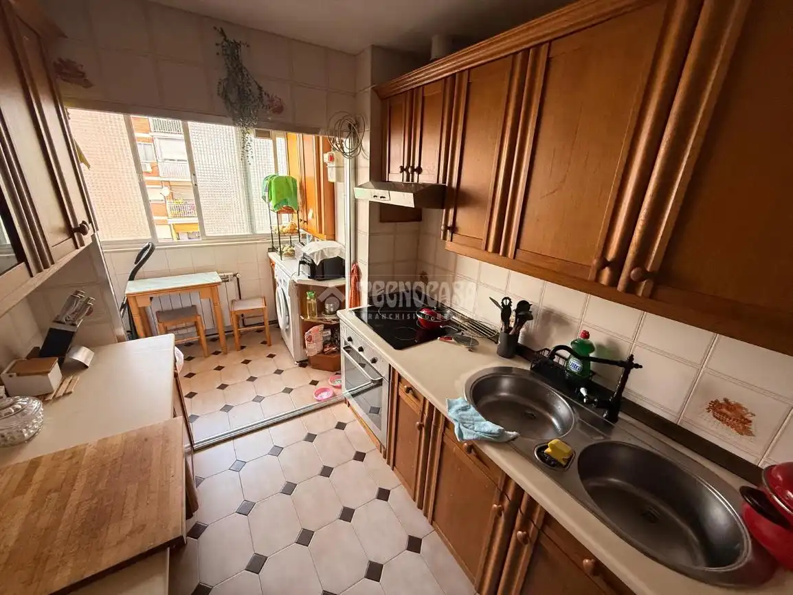 Küche von Wohnung zum Verkauf in Madrid mit Klimaanlage, Heizung und Parkett