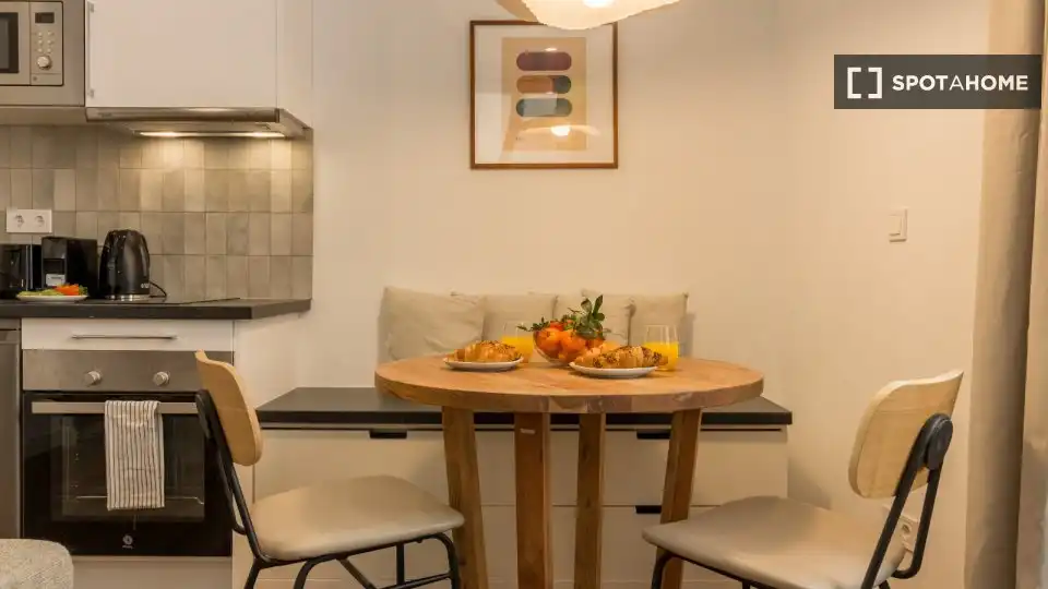 Flat with terrace to rent in Ciutat Vella, imagen 5