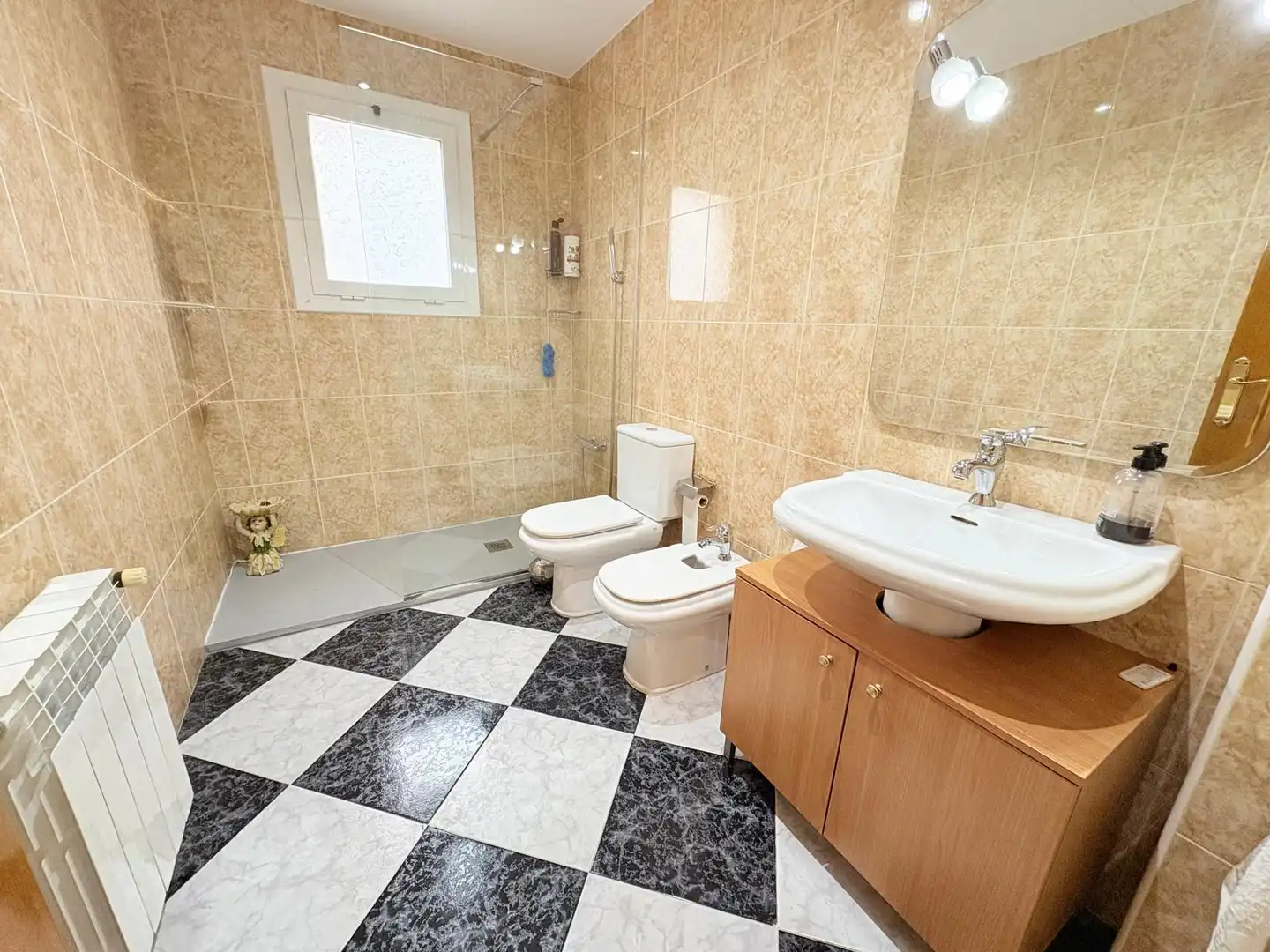 Baño de Casa o chalet en venta en Corbera de Llobregat con Aire acondicionado, Calefacción y Jardín privado