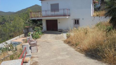Solvia Inmobiliaria  Chalet independiente Gelida