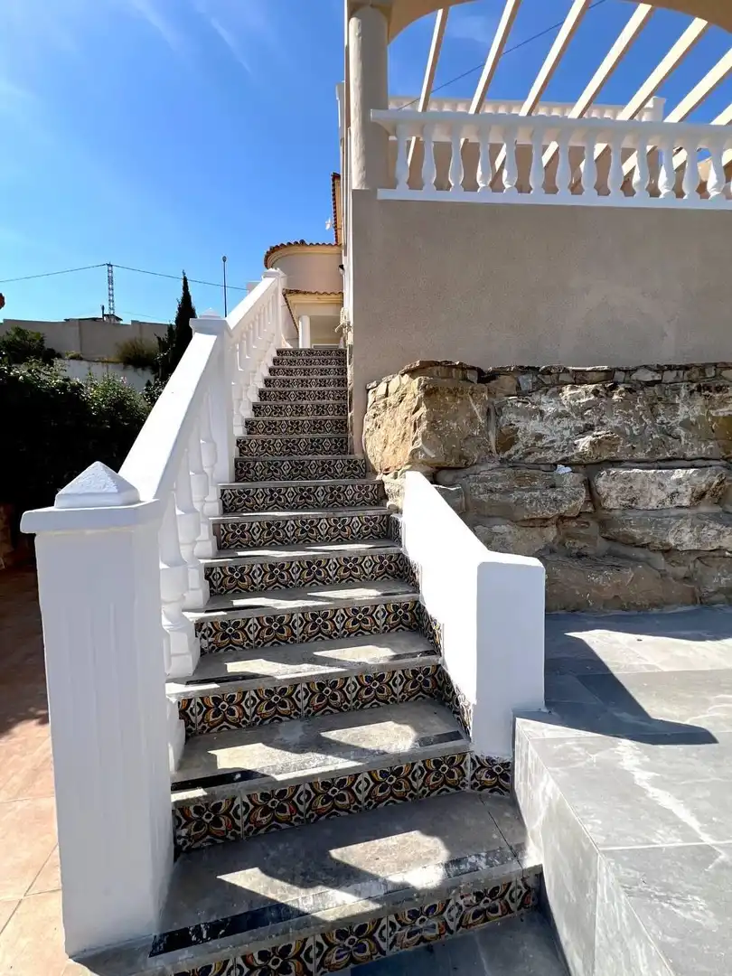 Vista exterior de Casa o chalet en venta en El Campello con Aire acondicionado, Calefacción y Jardín privado