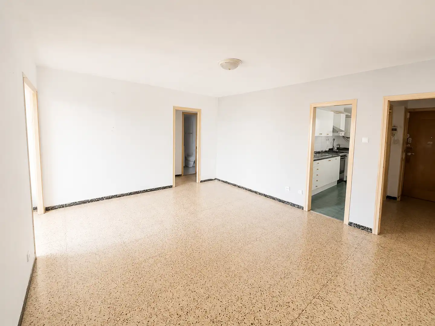 Wohnung zum Verkauf in Santa Coloma de Gramenet mit Klimaanlage, Heizung und Balkon