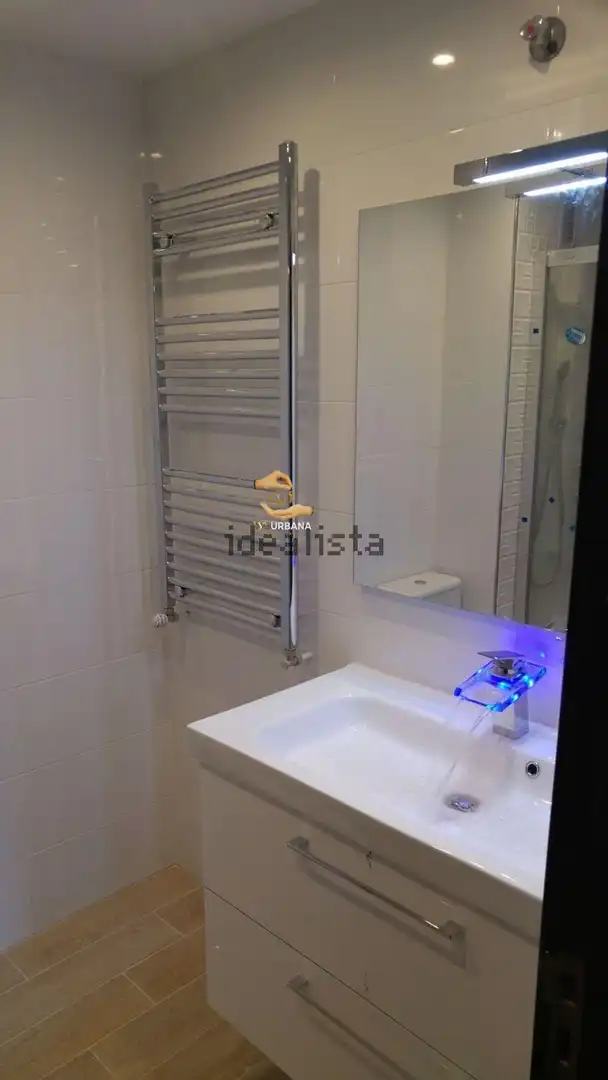 Baño de Piso en venta en Salamanca con Calefacción, Terraza y Amueblado