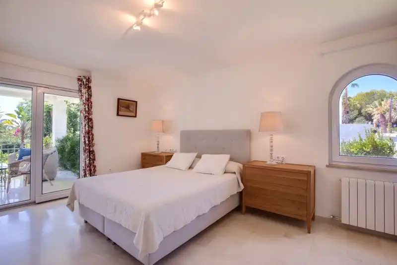 Dormitori de Casa o xalet de lloguer en Marbella amb Aire condicionat, Jardí privat i Terrassa