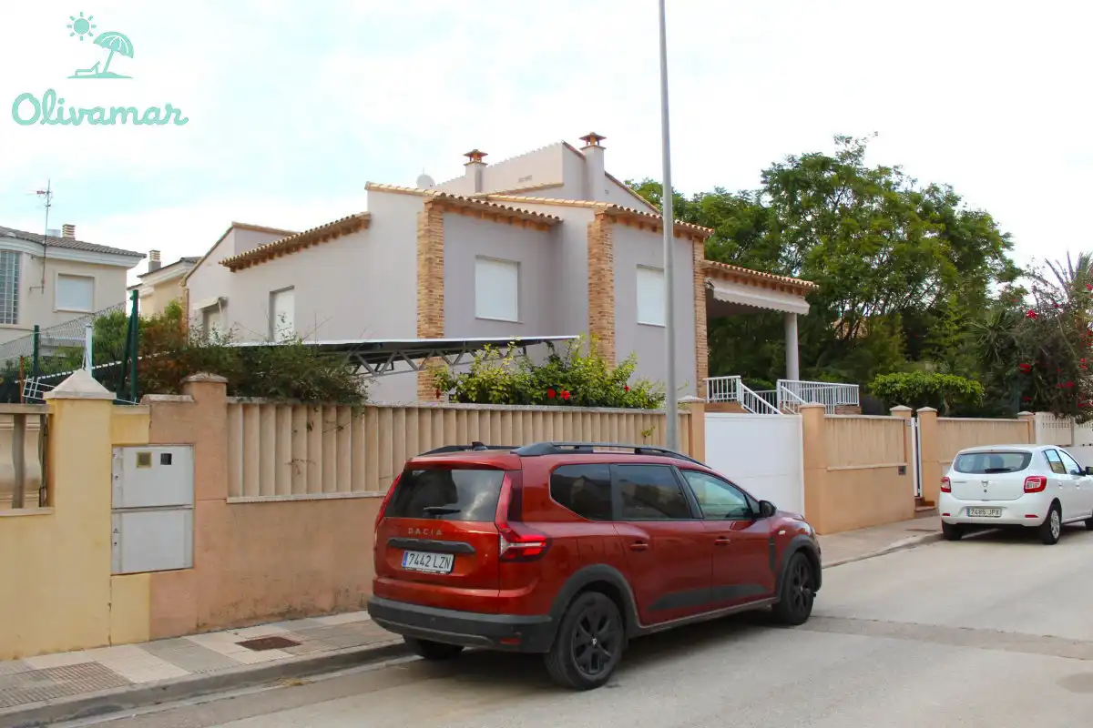 Vista exterior de Casa o xalet en venda en Oliva amb Moblat