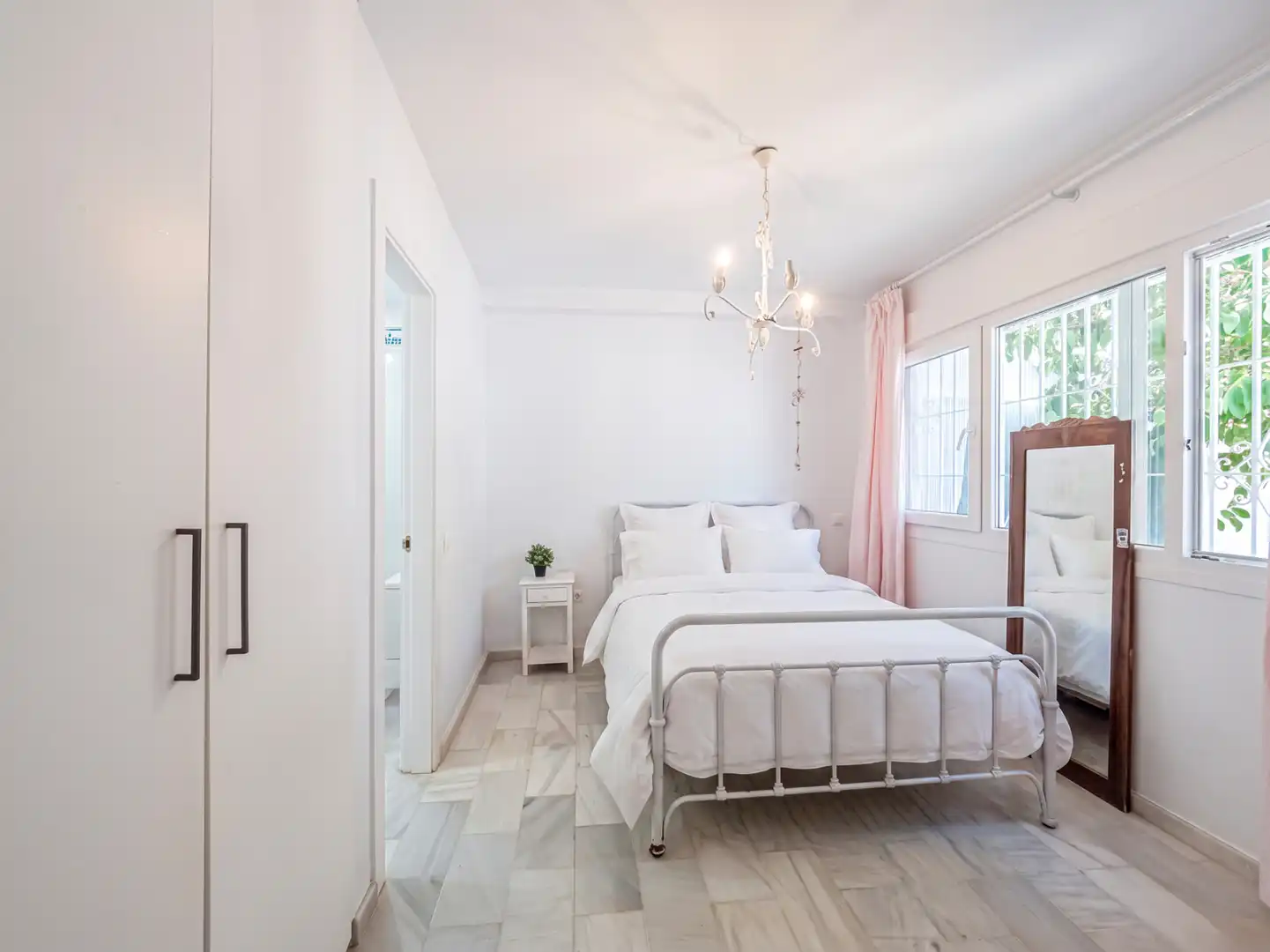 Bedroom of Houses for sale in Elviria - Cabopino