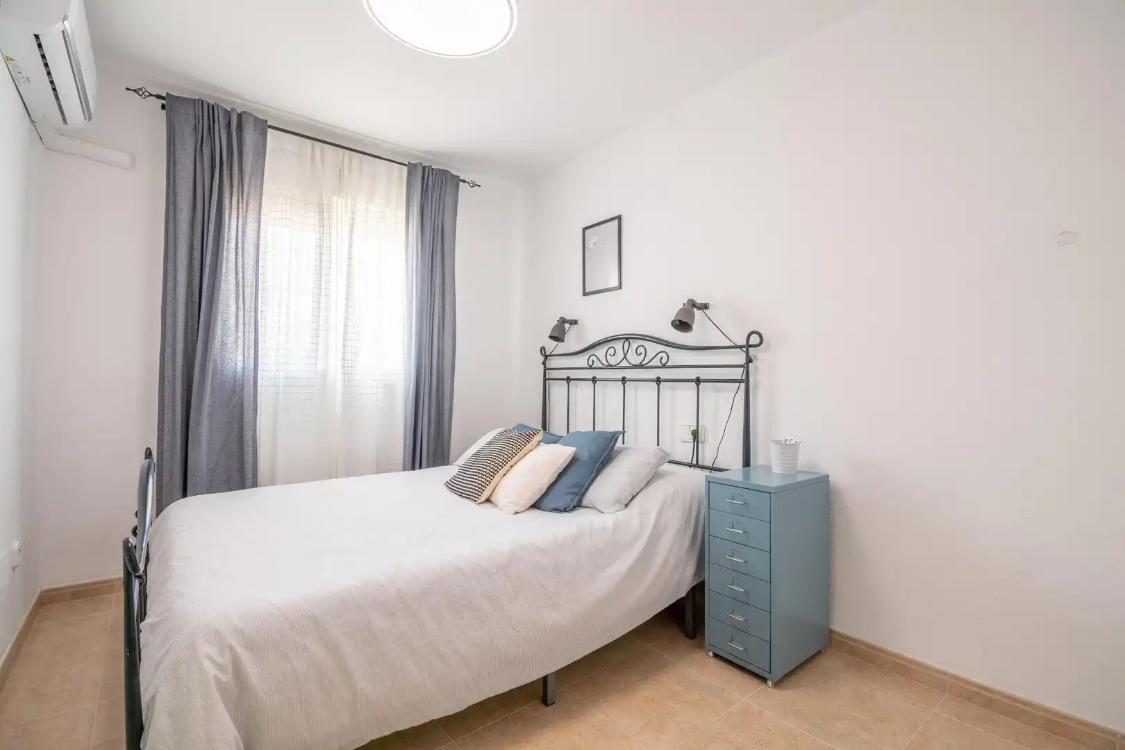 Habitación de Casa adosada en venta en Almería con Aire acondicionado, Calefacción y Terraza