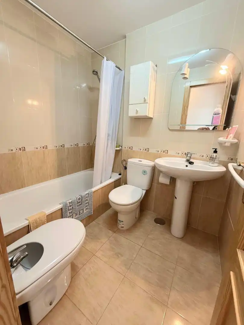 Bany de Apartament en venda en Fuengirola amb Terrassa