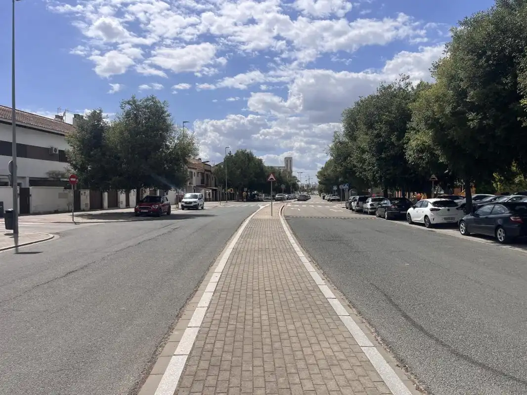 Vista exterior de Casa adosada en venta en Sevilla con Aire acondicionado, Calefacción y Jardín privado