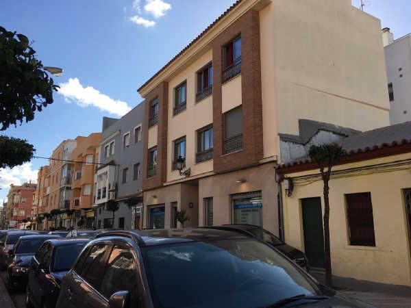 Vista exterior de Pis en venda en La Línea de la Concepción amb Traster